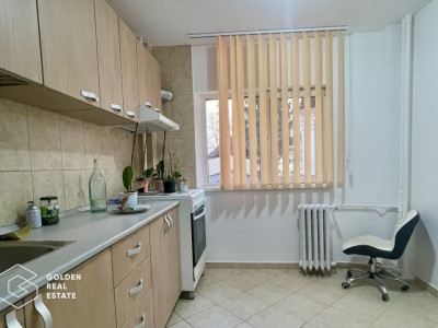 Apartament 3 camere și 2 bai, decomandat - ideal pentru birouri sau locuit