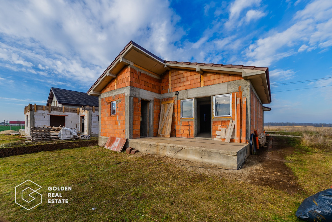 Casa la rosu, constructie 2024, in Frumuseni, teren 300 mp