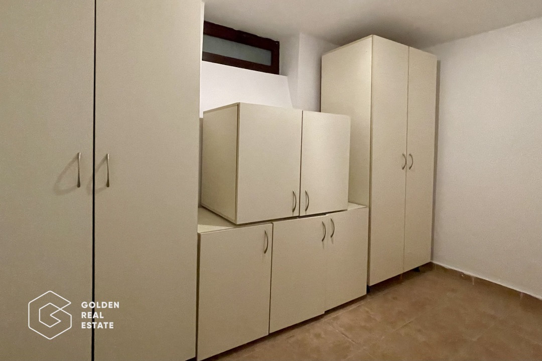 Apartament cu 5 camere și demisol mare, 2 bai, intrare separată