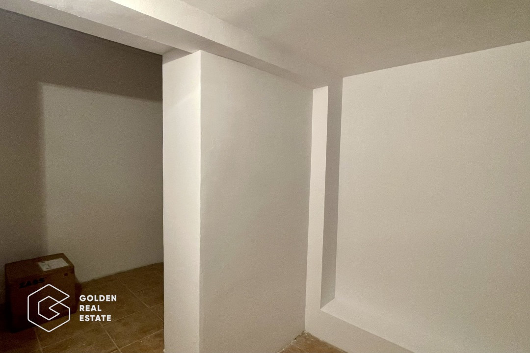 Apartament cu 5 camere și demisol mare, 2 bai, intrare separată