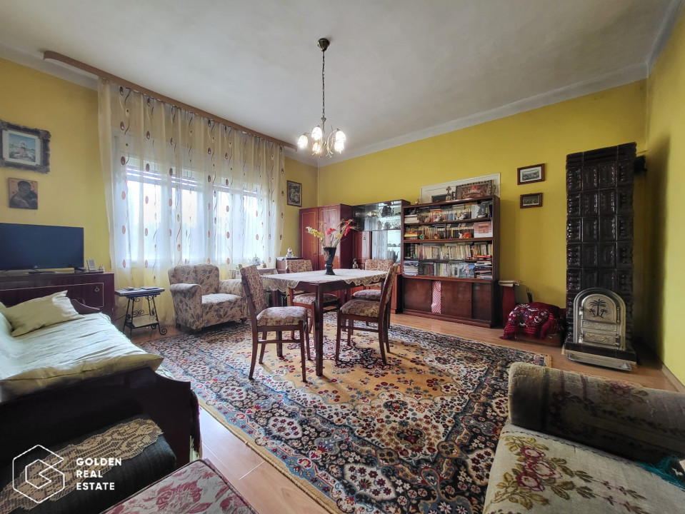 Casa cu doua corpuri de cladire si anexe, teren 1350 mp, Savarsin