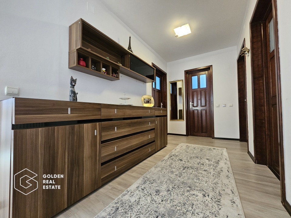 Vila P +M în centrul orasului Otopeni, 7 + camere, anexe apartament si garaj 