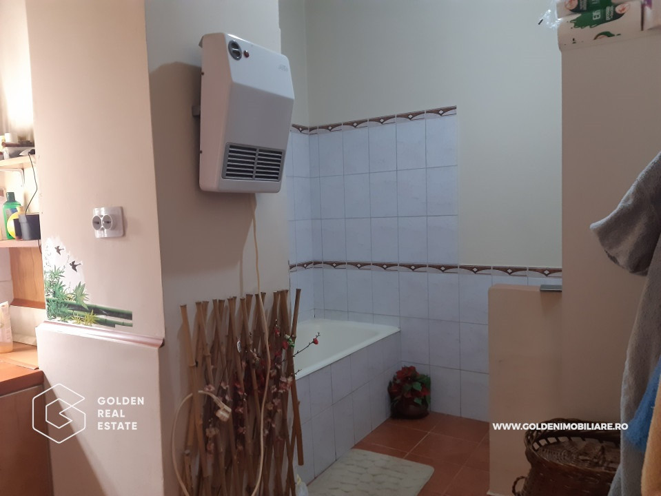  Casa mare, cu 4 apartamente a cate 1, 2, 3 și 4 camere fiecare