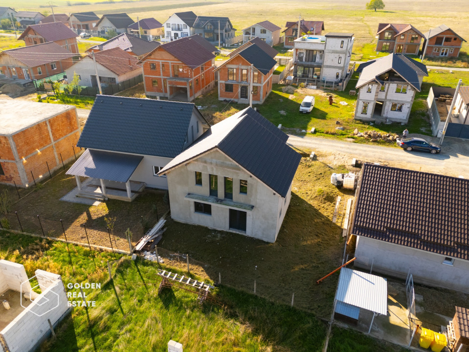 Casa Moderna P+M, Izolata, cu Acoperis Bramac în Zimandu Nou