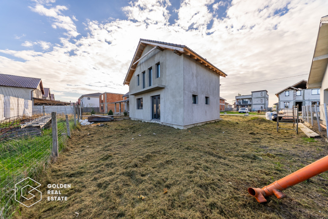 Casa Moderna P+M, Izolata, cu Acoperis Bramac în Zimandu Nou