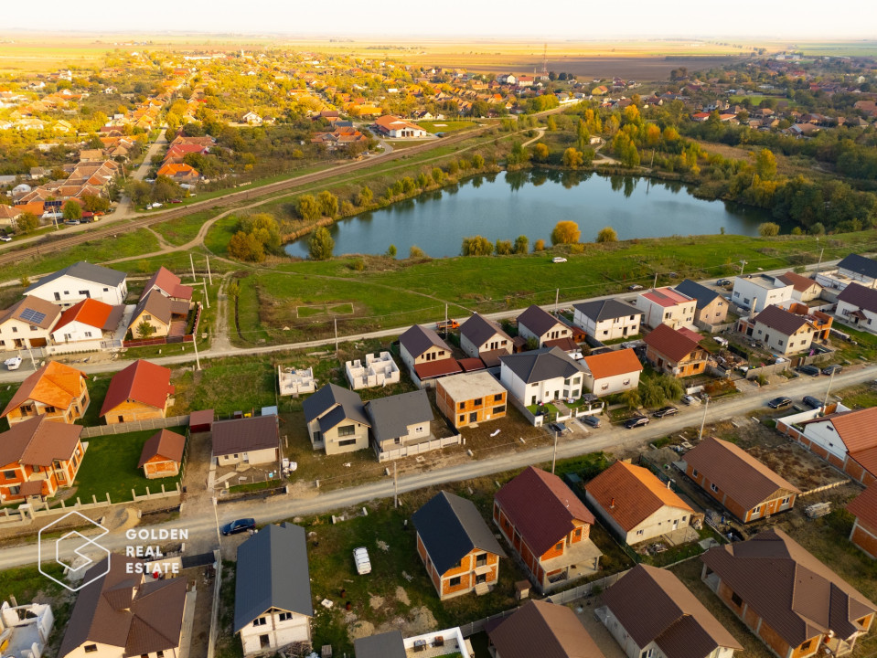 Casa Moderna P+M, Izolata, cu Acoperis Bramac în Zimandu Nou