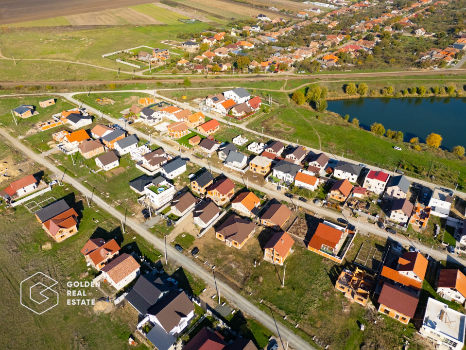 Casa Moderna P+M, Izolata, cu Acoperis Bramac în Zimandu Nou