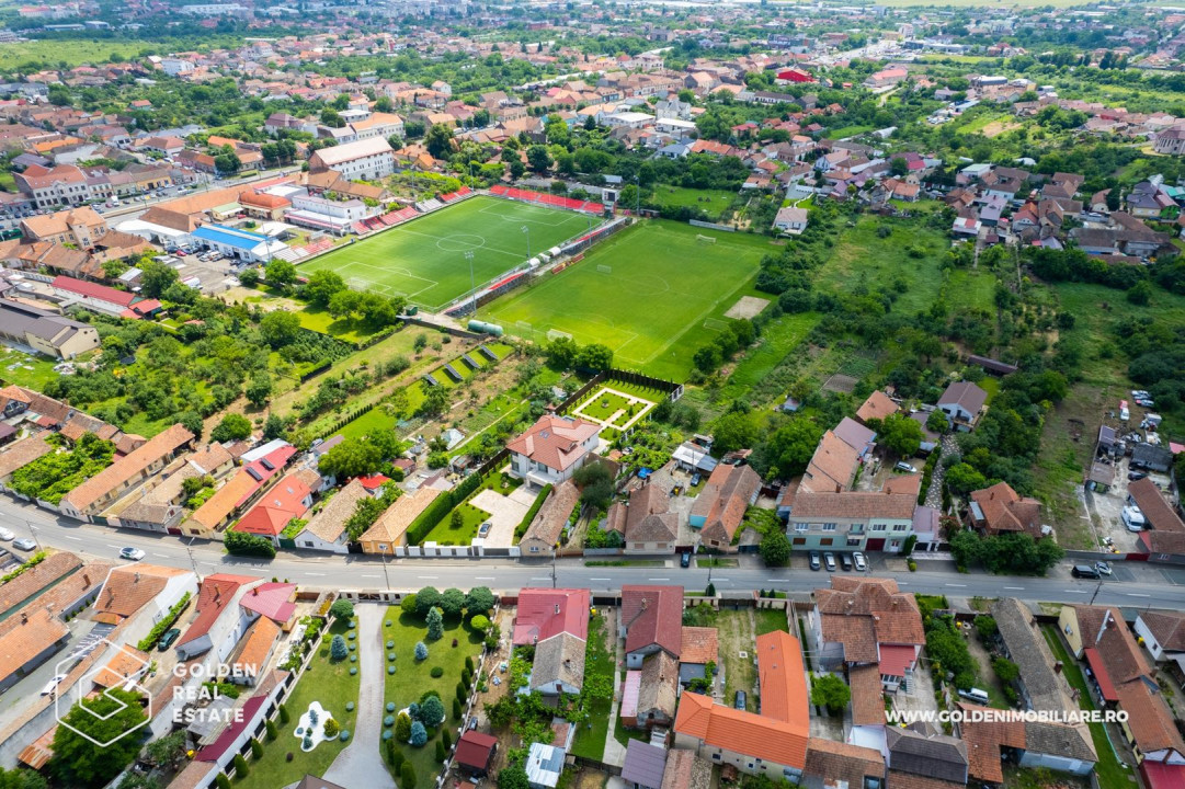 Teren intravilan cu casa demolabila, aproximativ 2000 mp, zona Aradul Nou