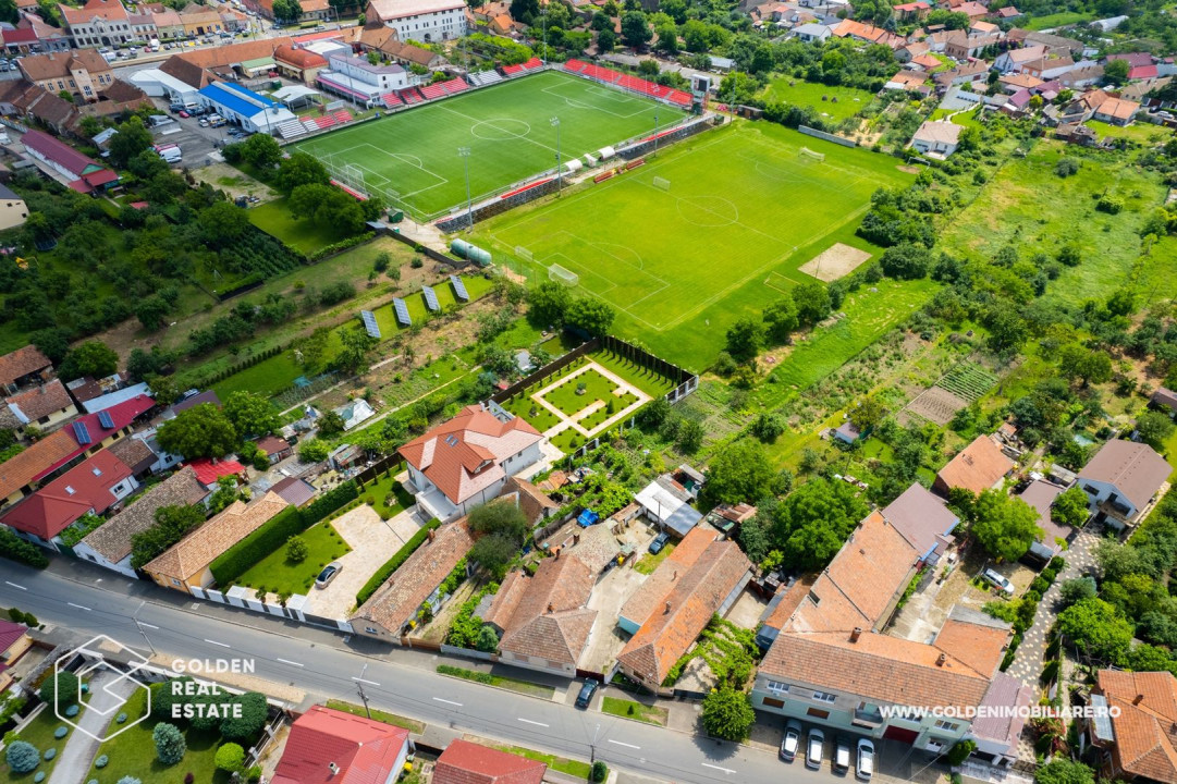 Teren intravilan cu casa demolabila, aproximativ 2000 mp, zona Aradul Nou