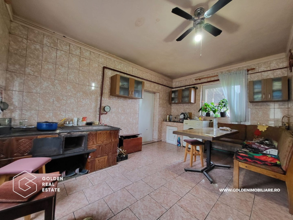 Casa mare, 3 corpuri de cladire, sat Lalasint