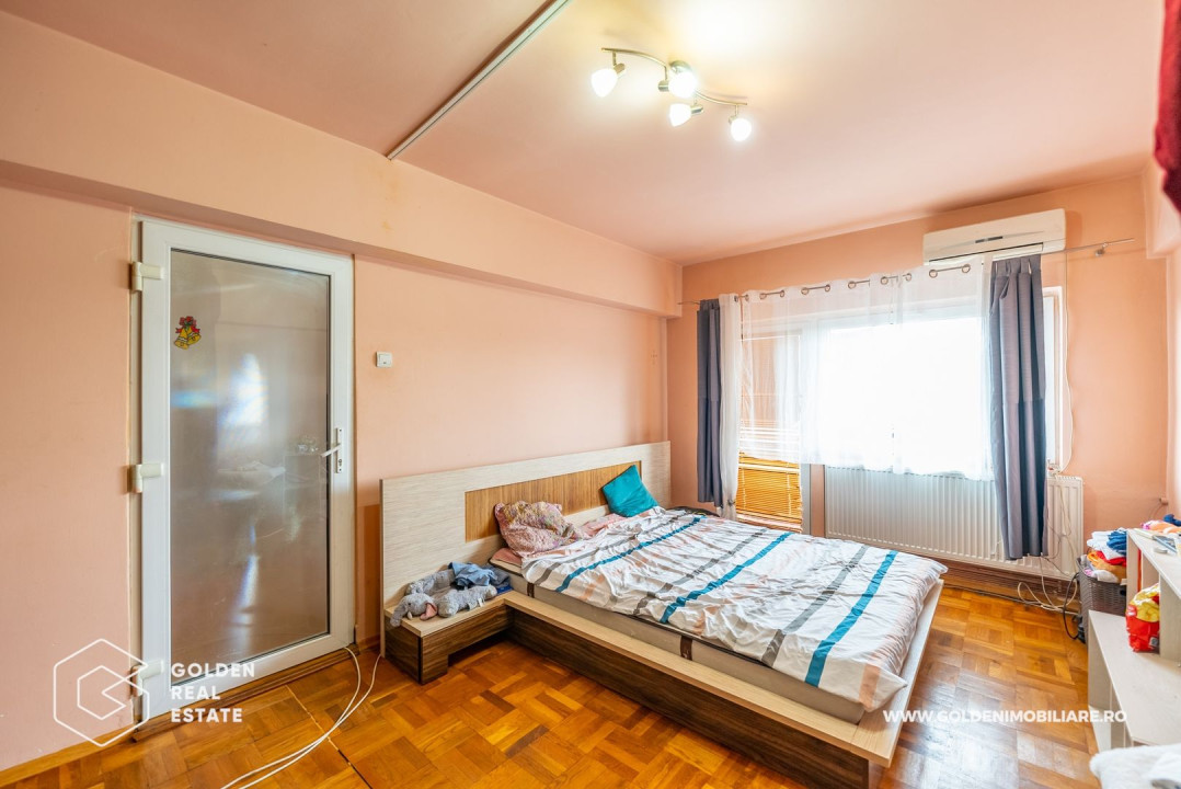 Apartament 3 camere, etaj 2, str Poetului