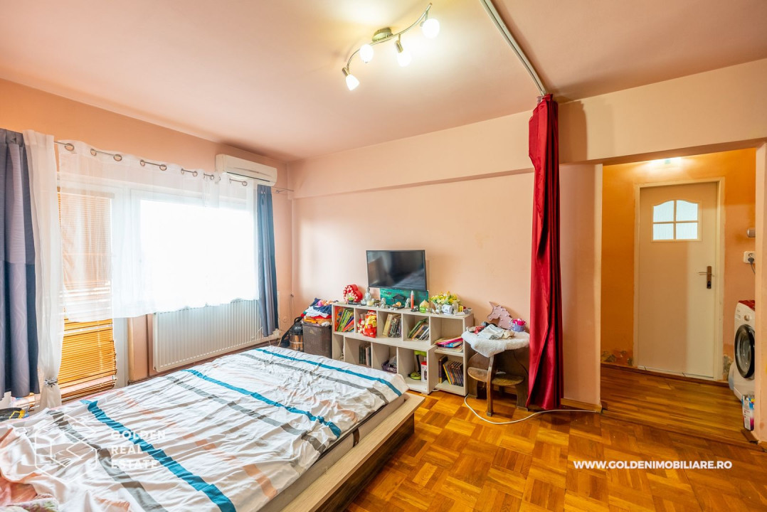 Apartament 3 camere, etaj 2, str Poetului