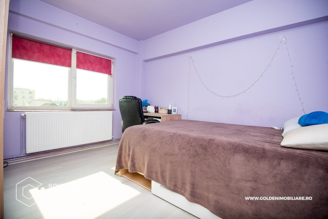 Apartament 3 camere, etaj 2, str Poetului