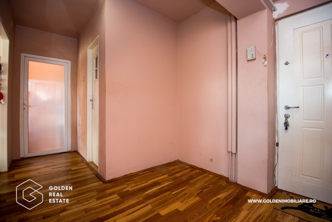 Apartament 3 camere, etaj 2, str Poetului