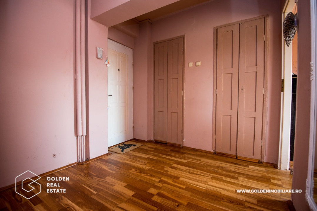 Apartament 3 camere, etaj 2, str Poetului