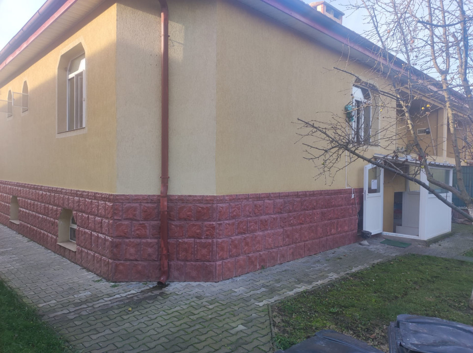 Casa tip duplex cu mult spatiu interior, 8 camere, zona Gai