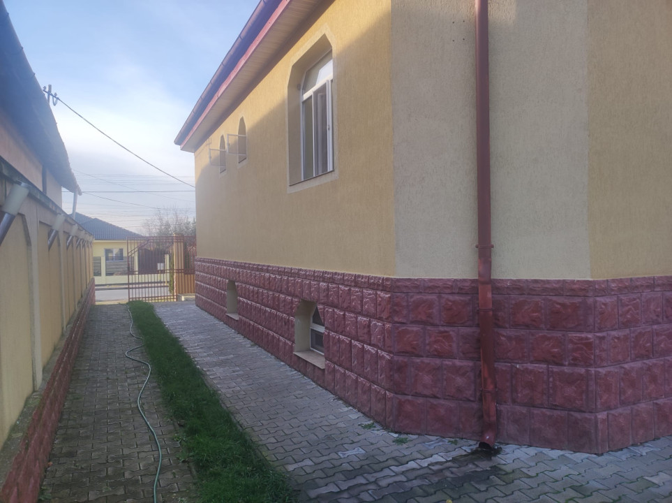 Casa tip duplex cu mult spatiu interior, 8 camere, zona Gai