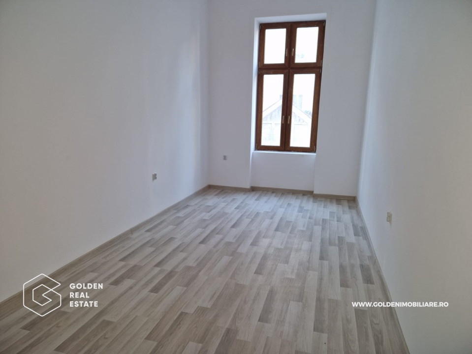 Apartament 3 camere, renovat, ultracentral, cladirea Catedralei Catolice