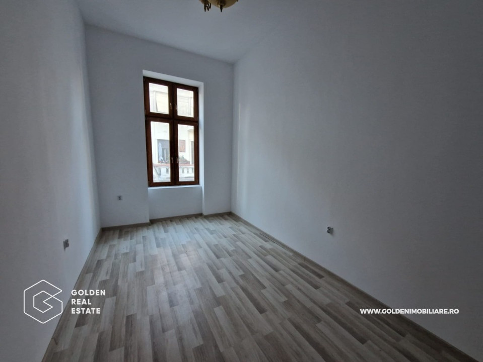 Apartament 3 camere, renovat, ultracentral, cladirea Catedralei Catolice