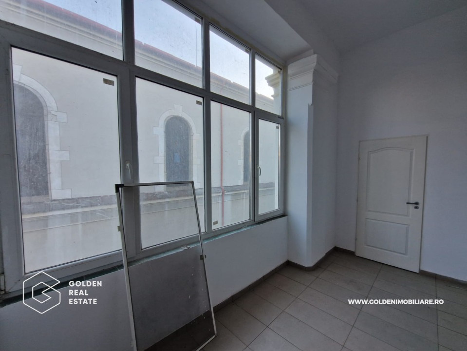 Apartament 3 camere, renovat, ultracentral, cladirea Catedralei Catolice