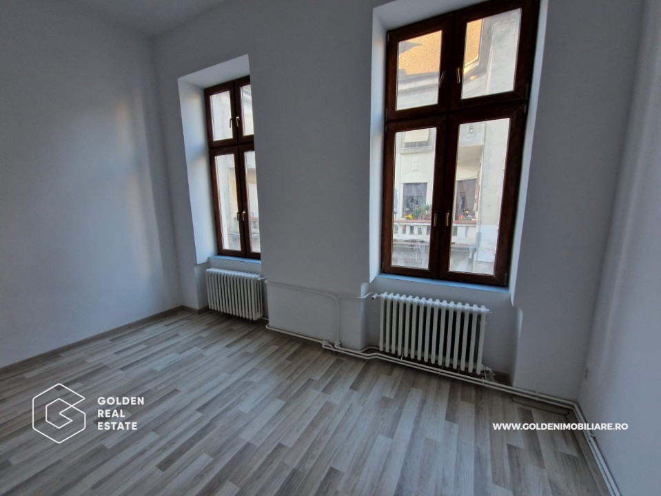 Apartament 3 camere, renovat, ultracentral, cladirea Catedralei Catolice