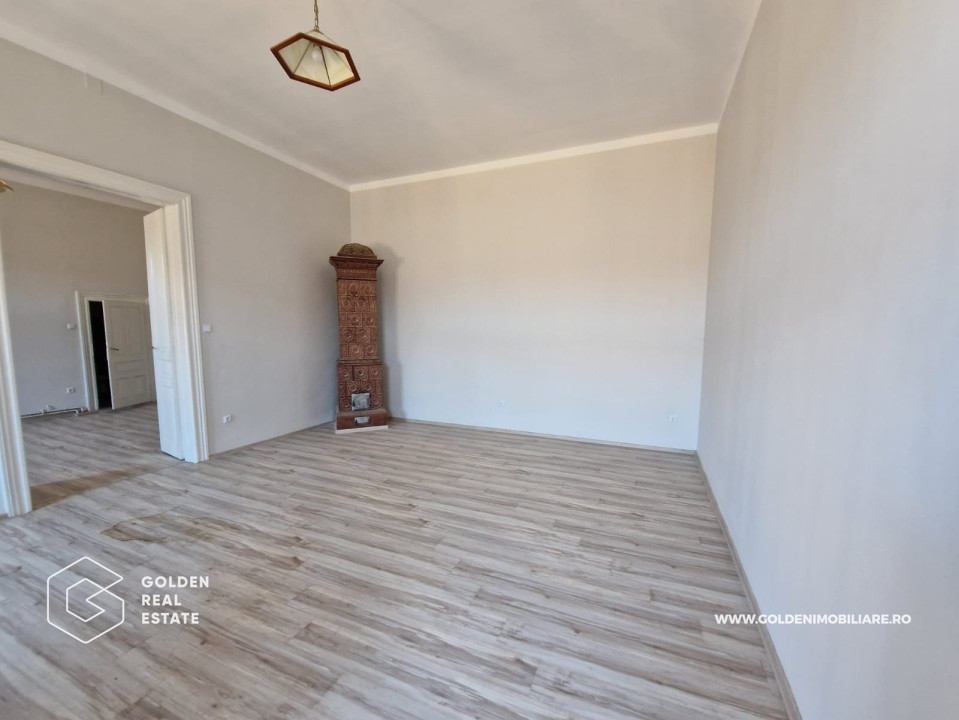 Apartament 3 camere renovat, ultracentral, etaj 3, cladirea Catedralei Catolice