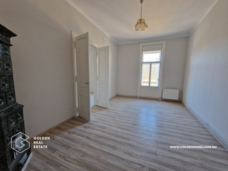 Apartament 3 camere renovat, ultracentral, etaj 3, cladirea Catedralei Catolice