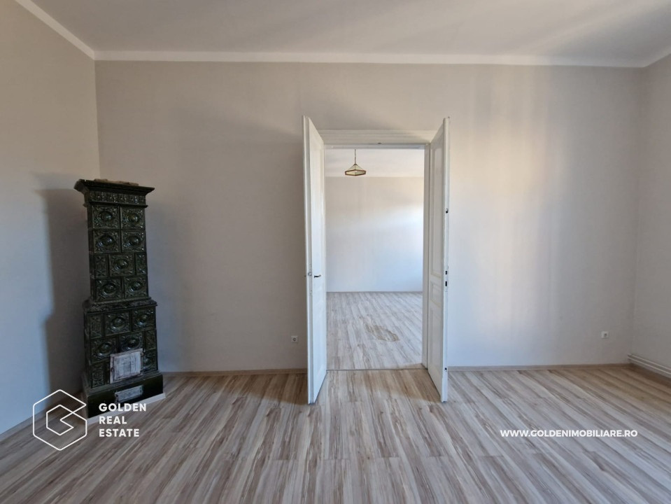 Apartament 3 camere renovat, ultracentral, etaj 3, cladirea Catedralei Catolice