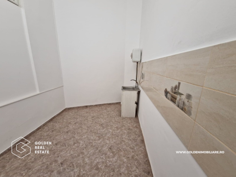 Apartament 3 camere renovat, ultracentral, etaj 3, cladirea Catedralei Catolice