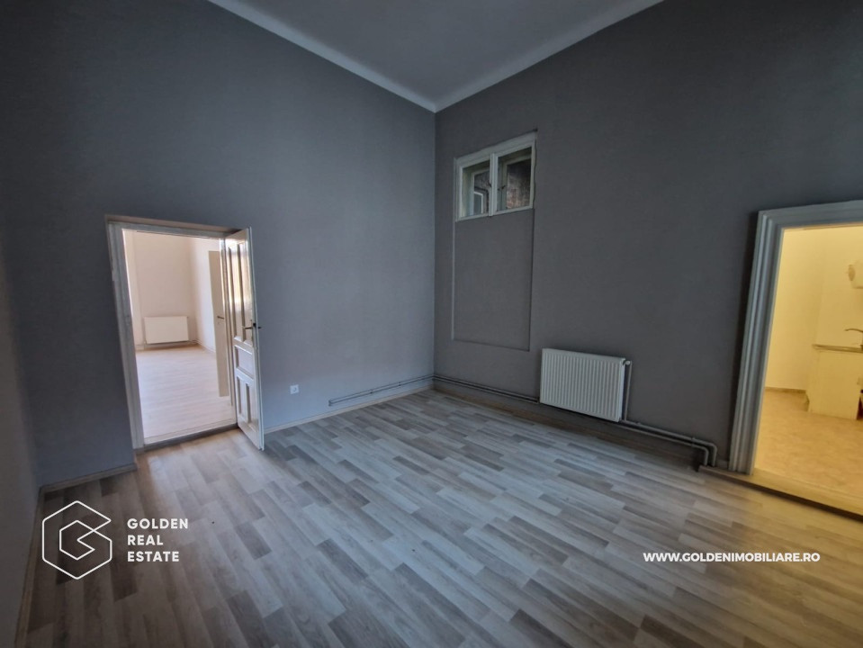 Apartament 3 camere renovat, ultracentral, etaj 3, cladirea Catedralei Catolice