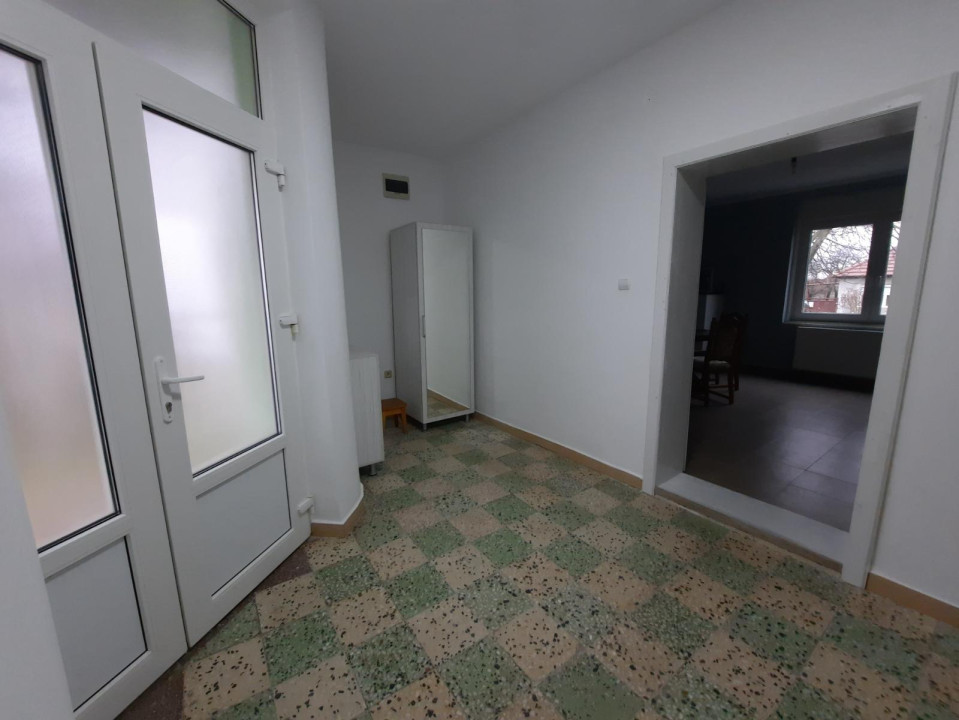 Apartament la casa, 3 camere, comuna Livada