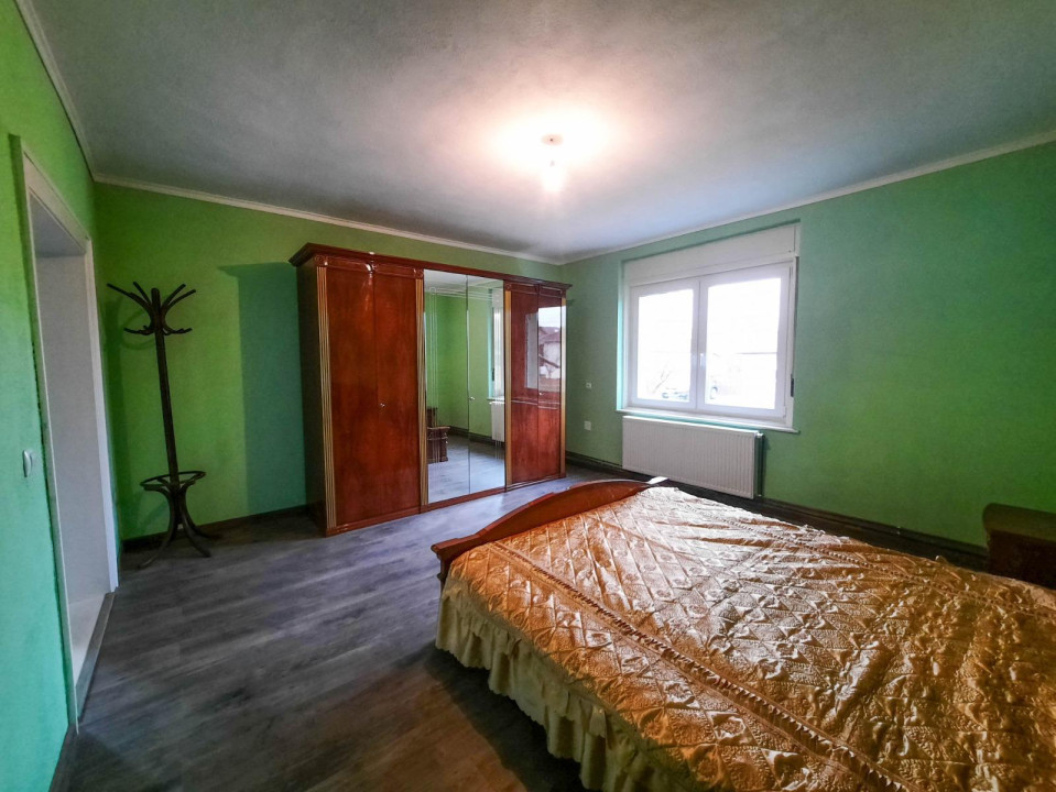 Apartament la casa, 3 camere, comuna Livada