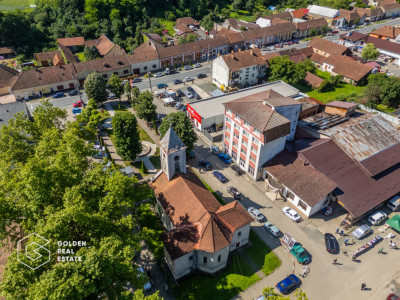 Cladire cu 24 camere, langa Castelul Regal Savarsin