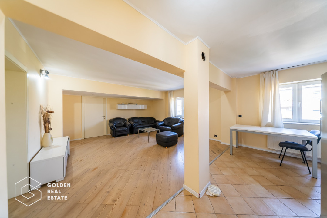 Apartament in centru, super spatios, la etaj intermediar