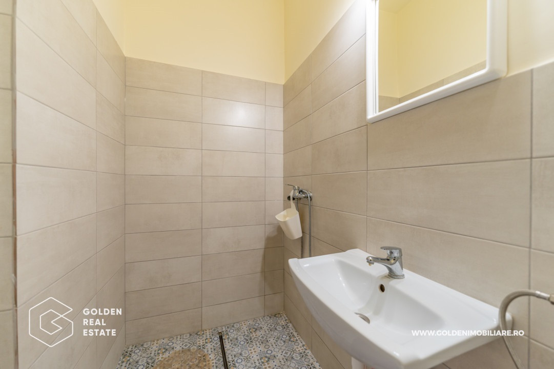 Apartament la curte, o camera, complet renovat, zona Boul Rosu