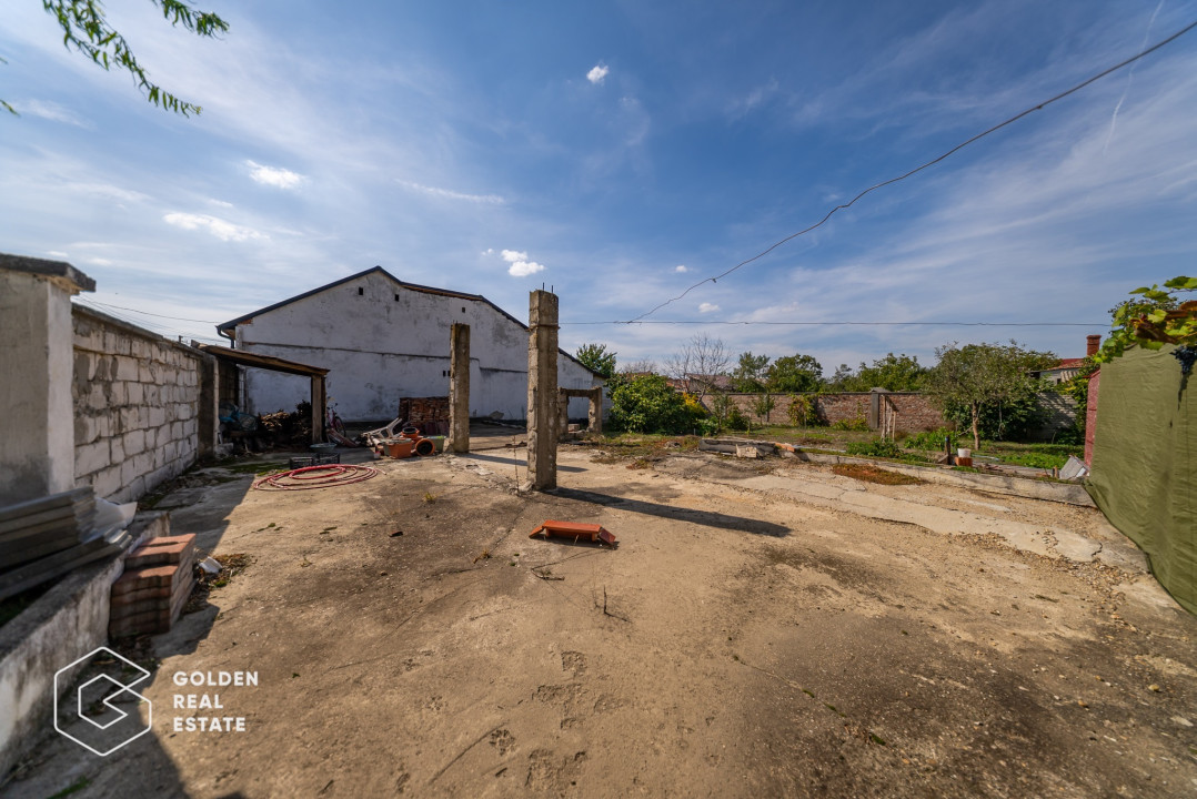 Casa 4 camere si mansarda, teren 1014 mp, comuna Vladimirescu