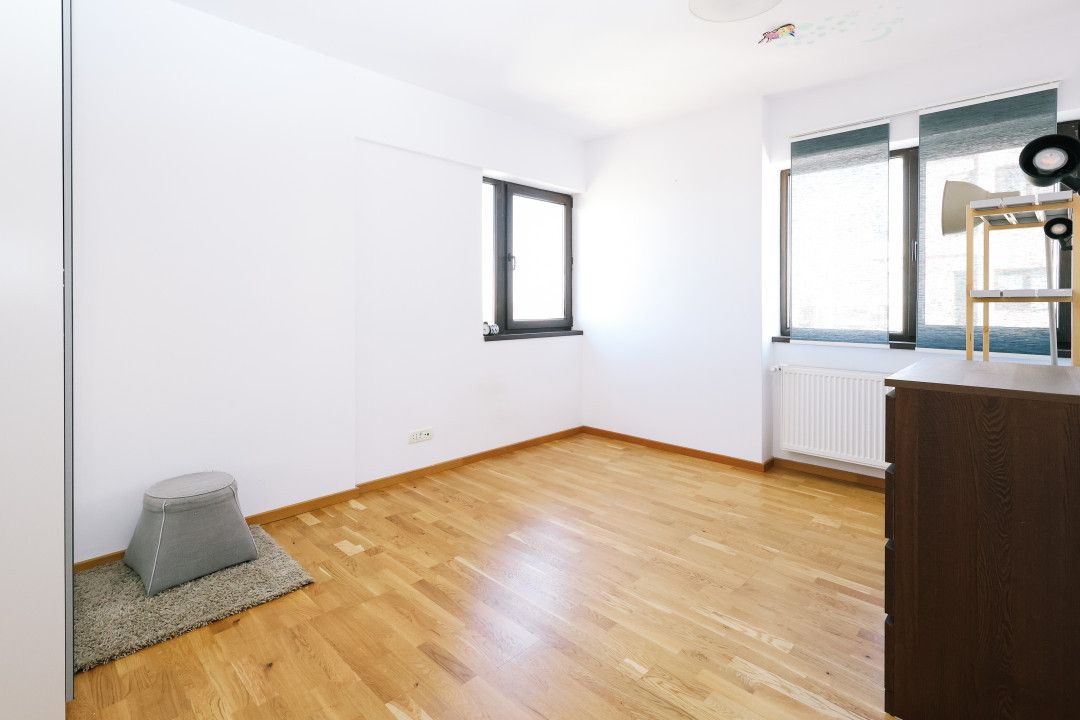  Penthouse cu 4 camere, Bdul Pipera, terasa de 99 mp si doua parcari