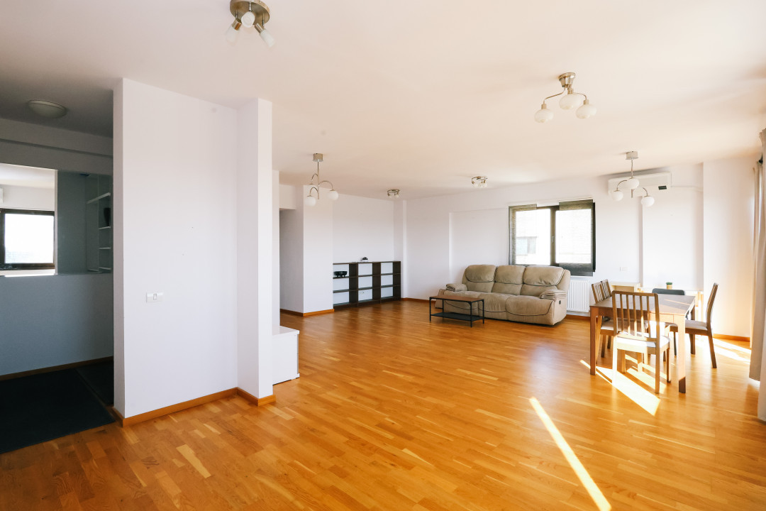  Penthouse cu 4 camere, Bdul Pipera, terasa de 99 mp si doua parcari