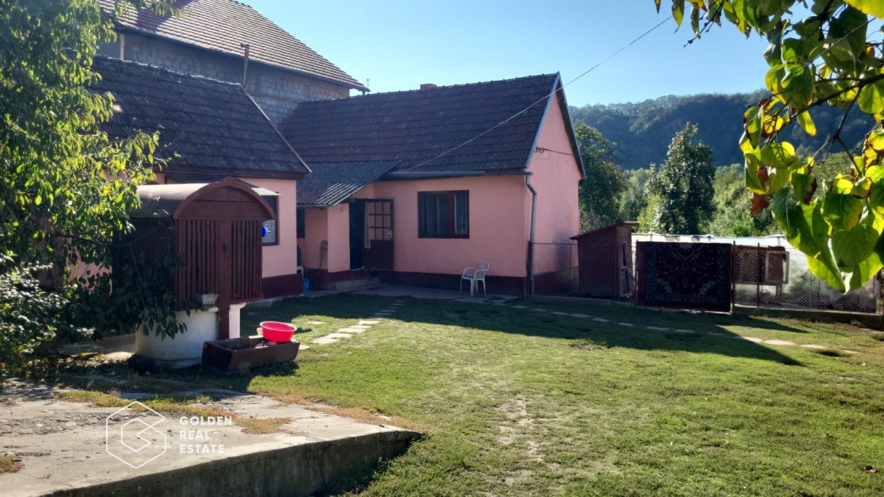 Casa cu 3 corpuri de cladire, localitatea Lipova 