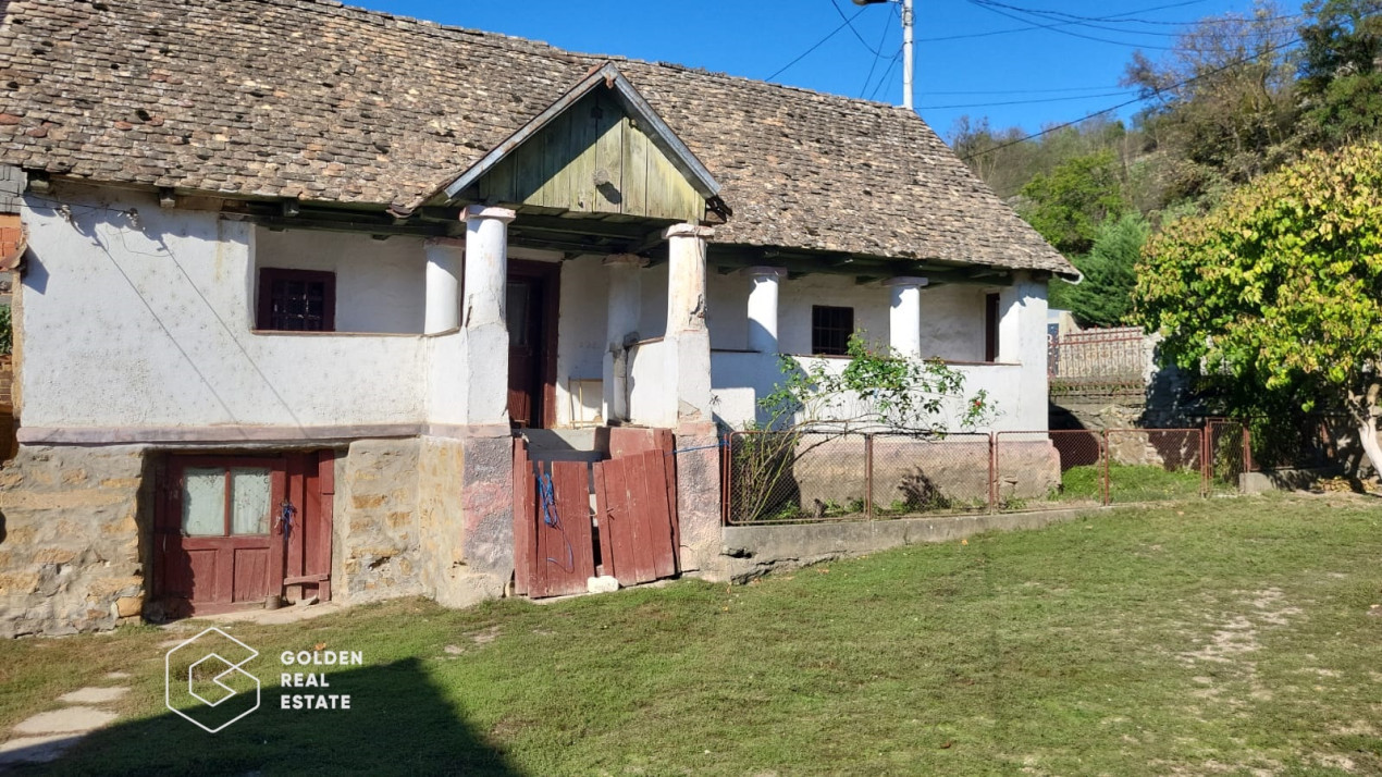 Casa cu 3 corpuri de cladire, localitatea Lipova 