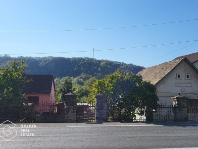 Casa cu 3 corpuri de cladire, localitatea Lipova 