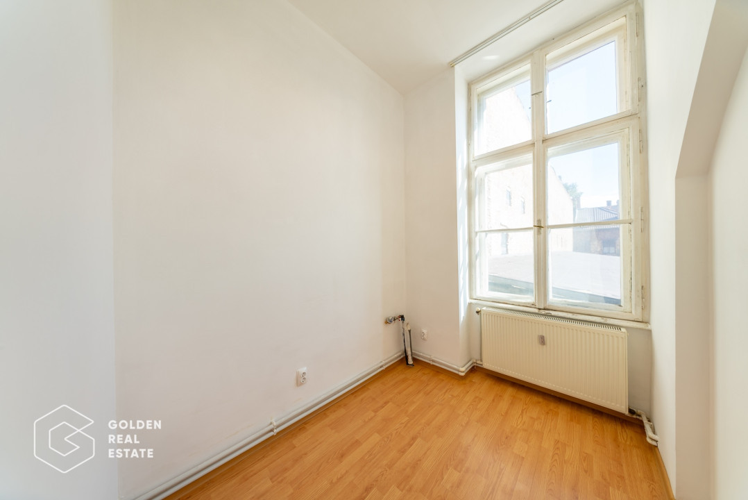 Apartament 3 camere pe Bulevardul Revolutiei, ideal pentru locuinta sau birouri