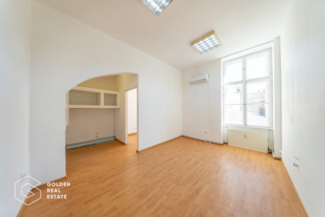 Apartament 3 camere pe Bulevardul Revolutiei, ideal pentru locuinta sau birouri