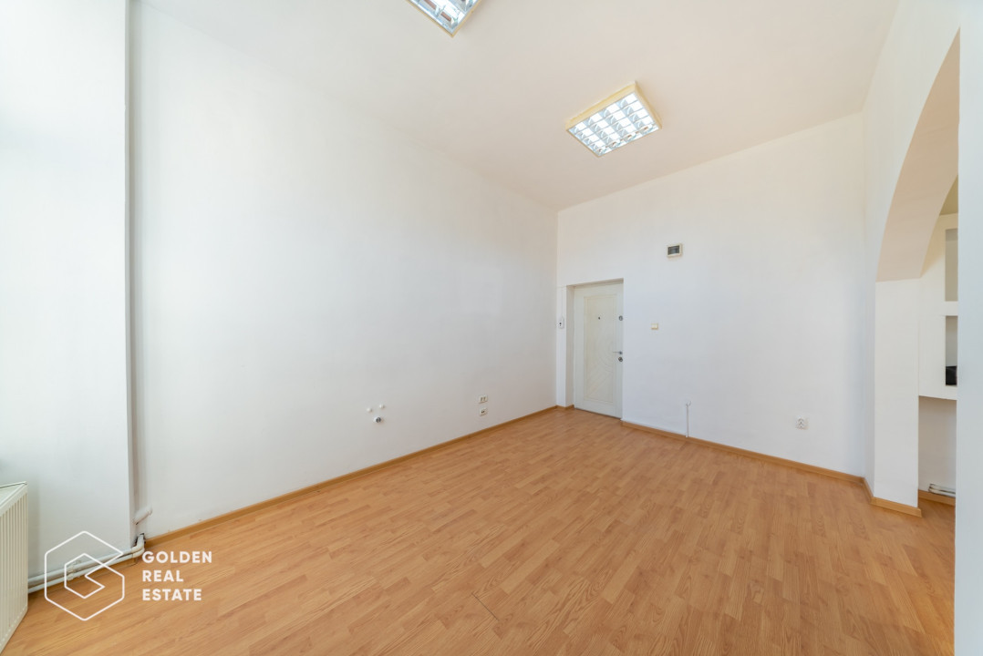 Apartament 3 camere pe Bulevardul Revolutiei, ideal pentru locuinta sau birouri