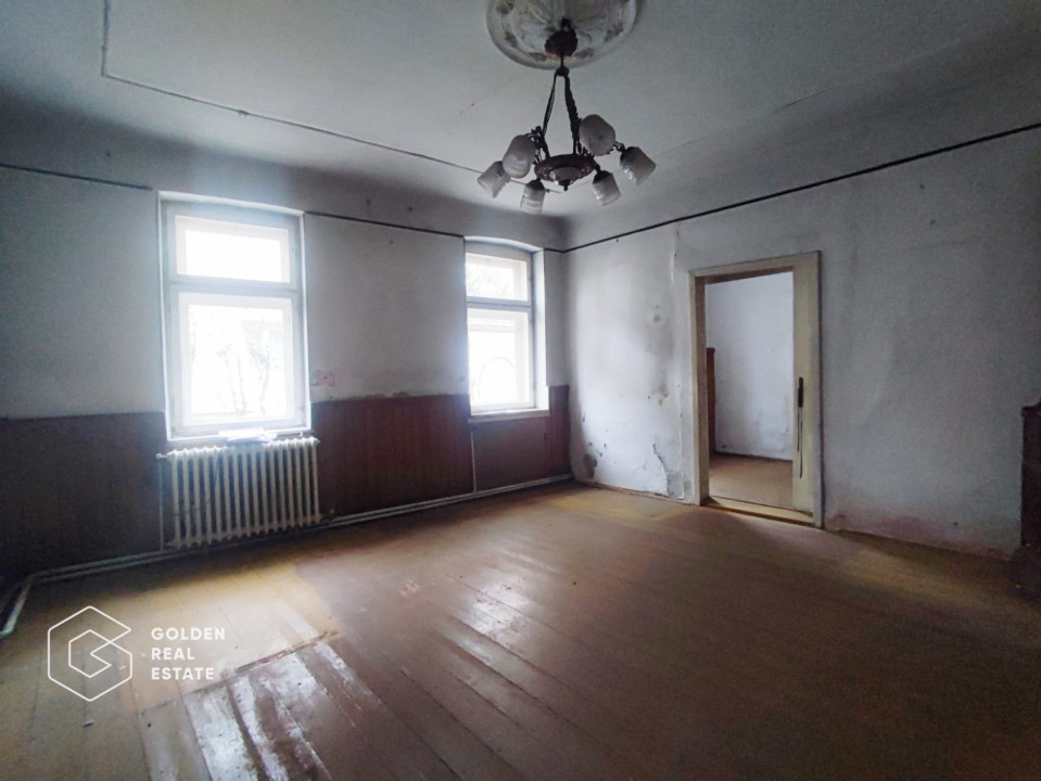 Apartament la curte, 3 camere, zona Centrala, str Simion Balint