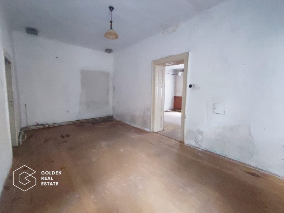 Apartament la curte, 3 camere, zona Centrala, str Simion Balint